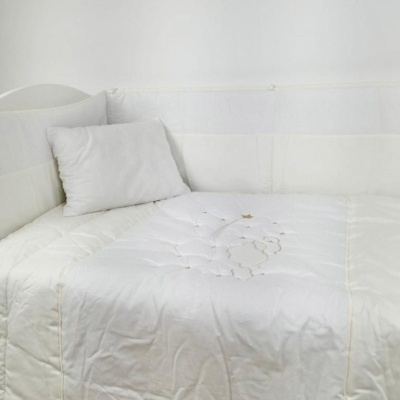 Conjunto Edredón Bordado Daisy