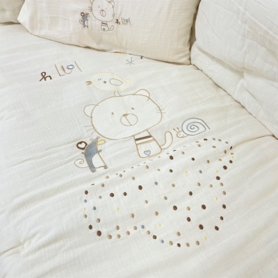 Conjunto Edredón Bordado Muselina Gato