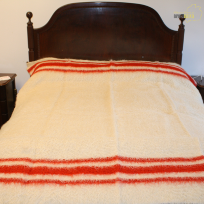 Cobertor de papa Branco com riscas vermelhas nas cabeceiras 100% Lã