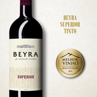 Garrafa de vinho tinto BEYRA SUPERIOR com selo de melhor vinho 2021