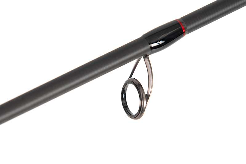 Cabo de cana de pesca preto com aro metálico