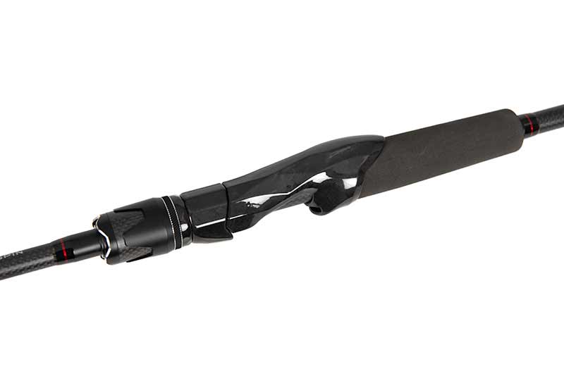 Pega de cana de pesca preta com detalhes vermelhos