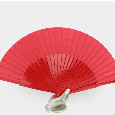 leque vermelho com estrutura em madeira