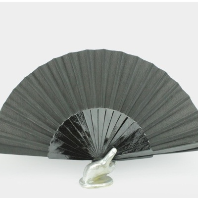 Leque manual preto com base transparente