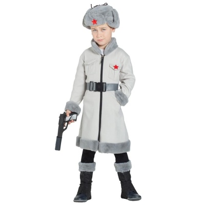 Criança com casaco cinzento de pelúcia e chapéu com estrela vermelha