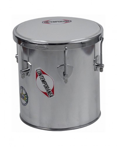 Tambor percussão metálico prateado com pele branca e logo CONTEMPORÂNEA