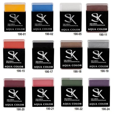 Doze caixas de tinta SKAREL PROFESSIONAL AQUA COLOR com cores variadas e tampas transparentes.