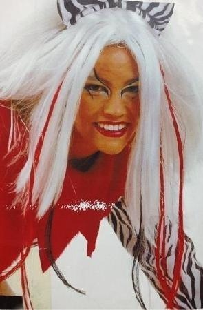 Peruca Branca com fios vermelhos e pretos