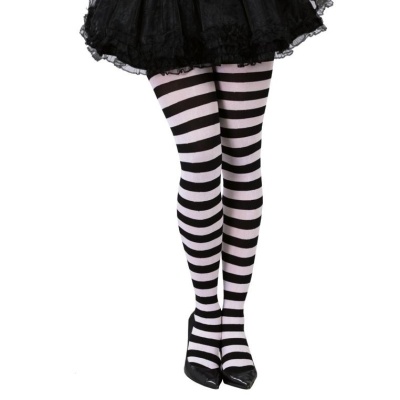 Meias altas listradas em preto e branco