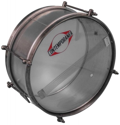 Tambor redondo prateado com pele transparente e etiqueta CONTEMPORÂNEA