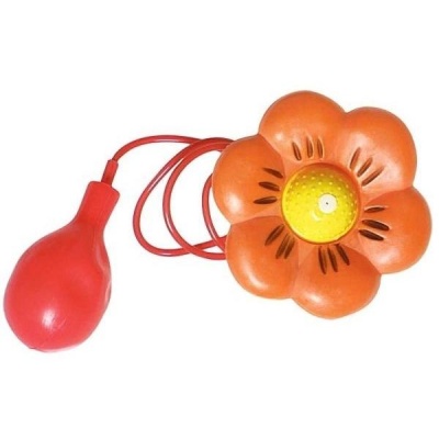 Flor de plástico com jato de água