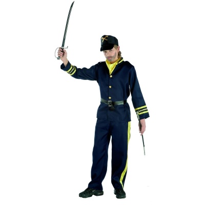 Homem com uniforme azul escuro e riscas amarelas segurando espada e punhal