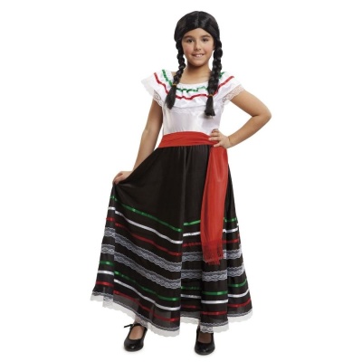 Menina vestindo roupa tradicional mexicana com saia preta às riscas e blusa branca com renda