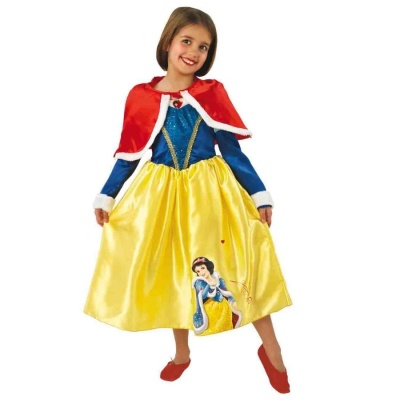 Vestido de princesa infantil amarelo e azul com capa vermelha e ilustração da Branca de Neve