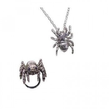 Pendente e anel metálicos prateados em forma de aranha