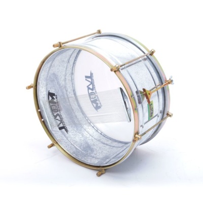 Tambor em metal e madeira com pele branca e armação dourada com marca TEXXL