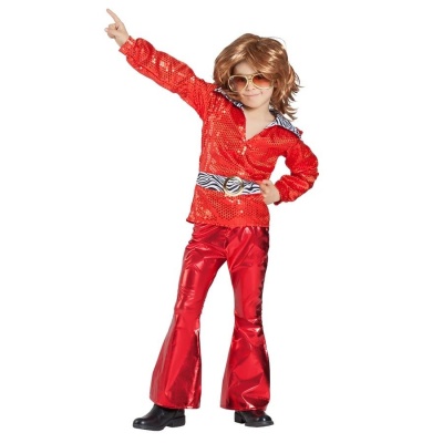 Criança com traje vermelho brilhante disco, cinto zebra e óculos de sol