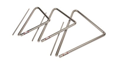 Suportes triangulares de metal prateado com etiquetas vermelhas e pretas