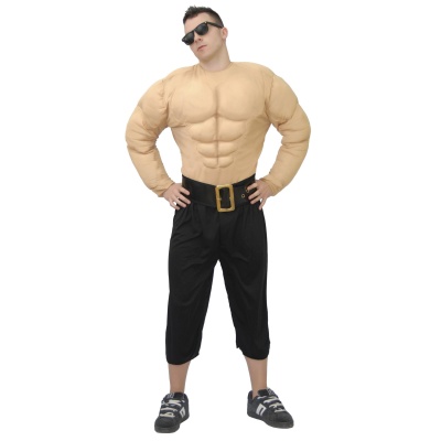 Homem com fantasia de corpo musculado bege, calças pretas e óculos escuros