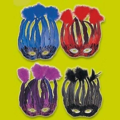 Máscara com pena de lido