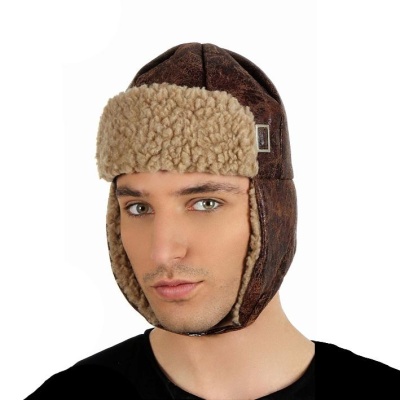 Gorro aviador castanho escuro com pele sintética bege