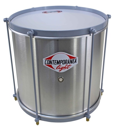 Tambor metálico prateado com pele branca e logo Contemporânea Light