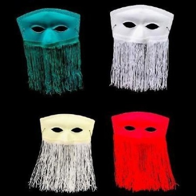 Máscara com franjas