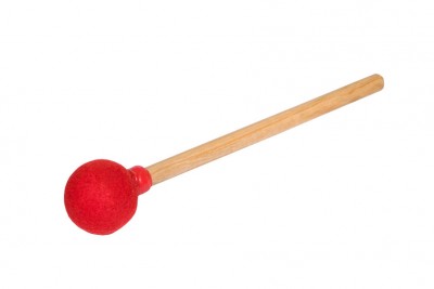 Baqueta com cabo de madeira e cabeça vermelha de feltro