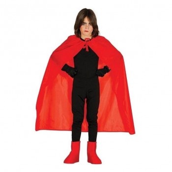 Criança com fantasia preta e capa vermelha