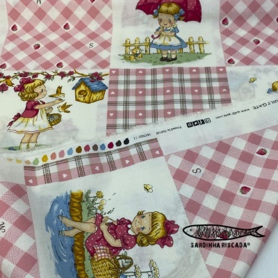 Margret & Sophie - Panel with a cute doll - Pink