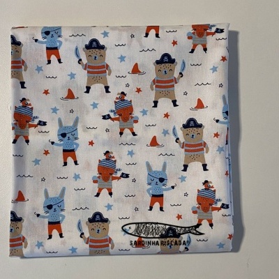Retalho Piratas fundo branco 55x150cm