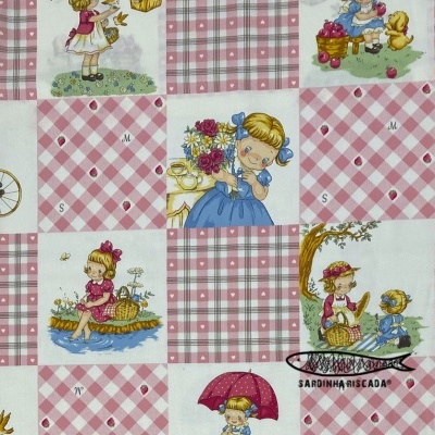 Margret & Sophie - Panel with a cute doll - Pink