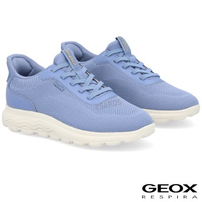 Sapatilhas desportivas azuis com sola branca e marca GEOX