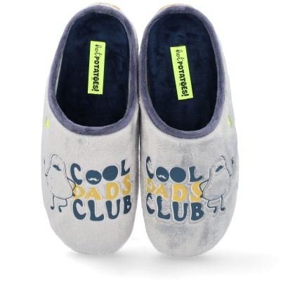 Chinelos cinza claro com interior azul escuro e texto COOL DADS CLUB