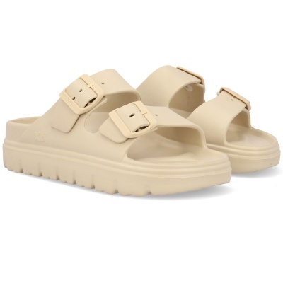 Sandálias tipo cunha bege claro com duas fivelas ajustáveis e solado grosso texturizado