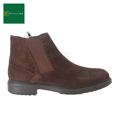 Bota castanha de camurça com sola preta e elástico lateral da marca PITILLOS