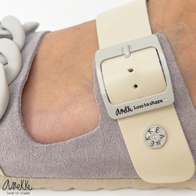 Chinelo Anekke 40381 Cinza