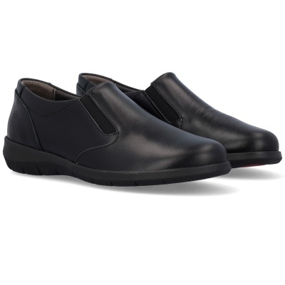 sapatos pretos de pele com sola preta e elásticos laterais