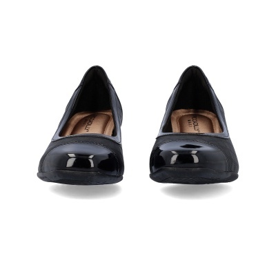 Sapatos de senhora pretos com biqueira brilhante