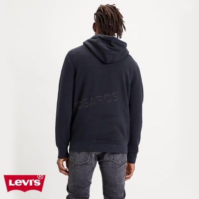 Casaco preto com capuz visto de costas em fundo branco com logo Levi's.