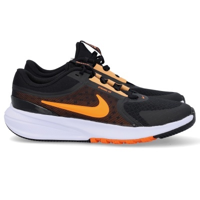 Ténis de corrida pretos com laranja e sola branca e preta