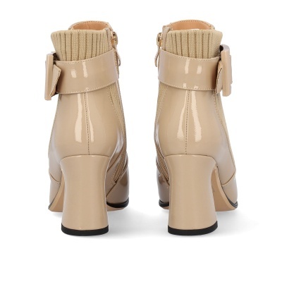 botins de senhora em verniz bege com salto quadrado alto e detalhe tecido canelado