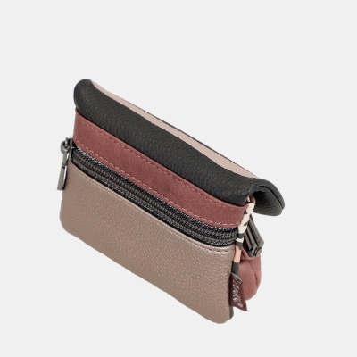 Carteira pequena em couro sintético tricolor com fecho e textura granulada