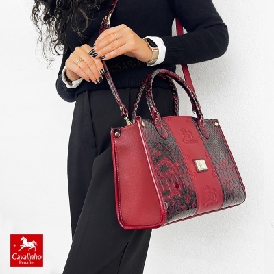 Mala de mão vermelho e preto padrão pele de cobra Cavalinho Penafiel