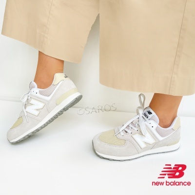 Ténis New Balance branco, bege e cinza claro com logo N e etiqueta NB 368