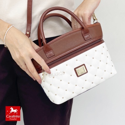 Mala de mão branca com detalhes castanhos da marca Cavalinho