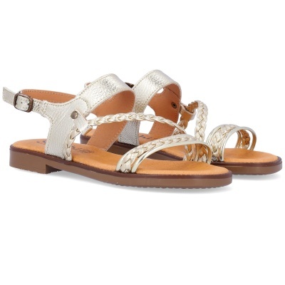 Sandálias douradas femininas com tiras trançadas e sola castanha