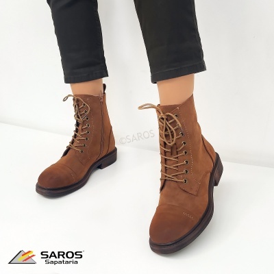 Botas castanhas de cano médio em couro com atacadores e fecho lateral