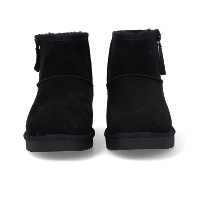 Botas pretas de inverno em camurça com sola preta