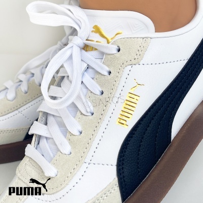 Sapatilhas PUMA brancas com detalhes bege, preta e dourada